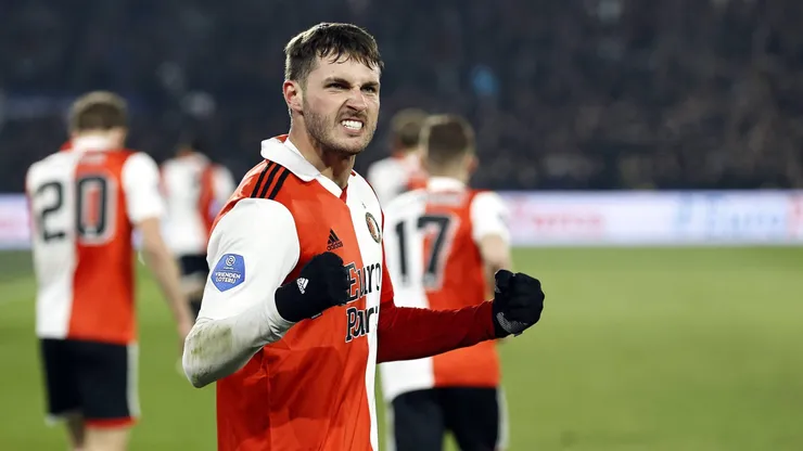 Santi Giménez firmó el gol del empate con el Feyenoord.