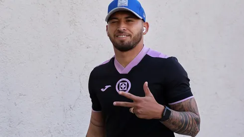 Juan Escobar no podrá ver acción en el próximo partido de Cruz Azul por suspensión.