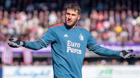 Santi Giménez se perfila para ser titular en la Copa de los Países Bajos.