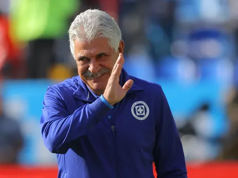 La irónica postura del Tuca sobre el rodillazo del árbitro Fernández