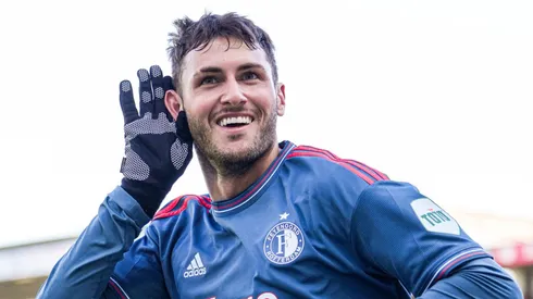 Santi Giménez alcanzó los 16 goles en la temporada con el Feyenoord.