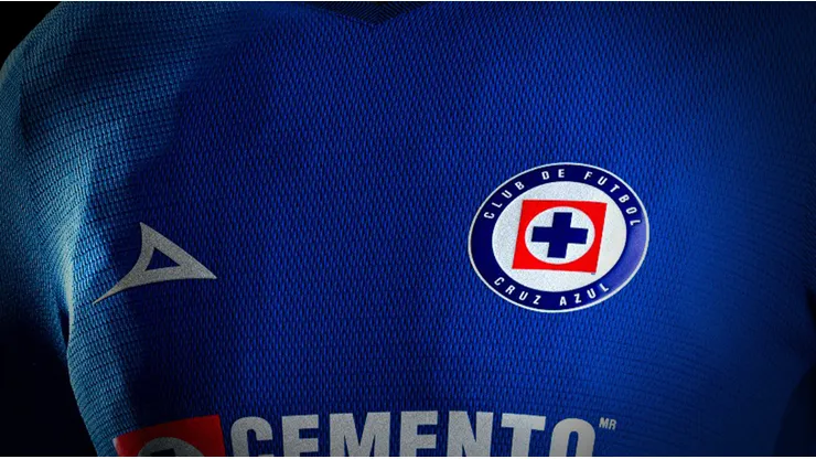 Pirma ya tendría precio para las playeras de Cruz Azul.