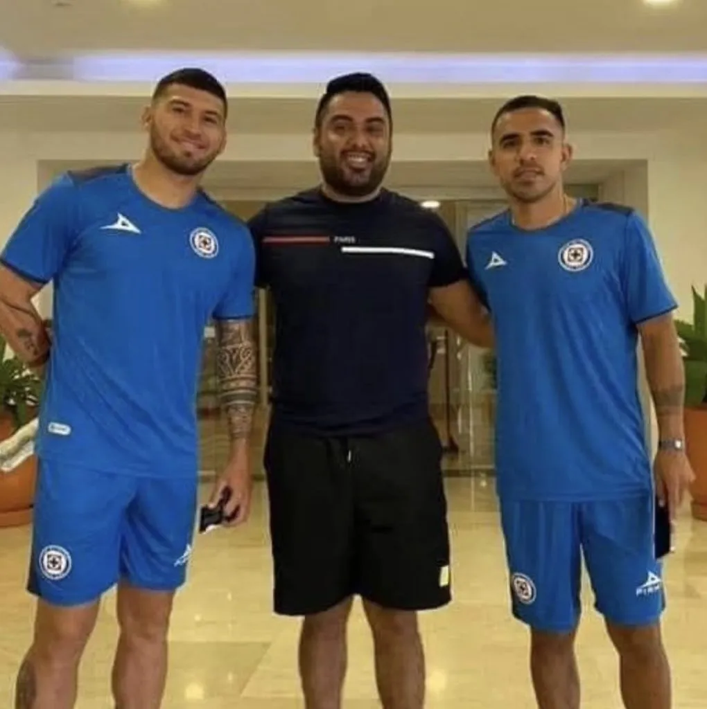 Los uniformes temporales de Cruz Azul con Pirma. (Foto: @David_EG)