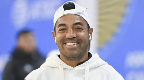 Marco Fabián no se queda de brazos cruzados.