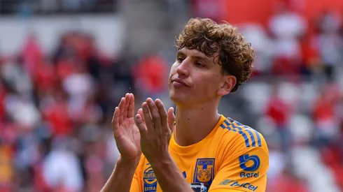 El defensor chileno salió de Cruz Azul por la puerta de atrás tras abandonar el club a mitad de una temporada.