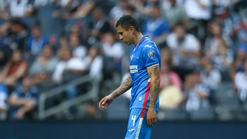 El defensor mexicano puso fin a una travesía de 17 años defendiendo los colores cementeros.