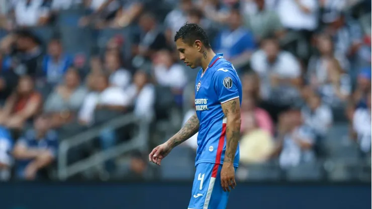 El defensor mexicano puso fin a una travesía de 17 años defendiendo los colores cementeros.