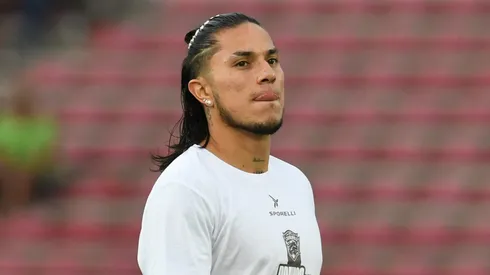 El defensor mexicano llegó esta misma a Ciudad de México para ser presentado como nuevo jugador de La Máquina.