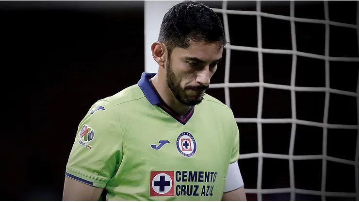 La permanencia de Jesús Corona en Cruz Azul sigue en suspenso.
