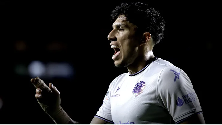 Carlos Salcedo se burló en múltiples ocasiones de Cruz Azul.
