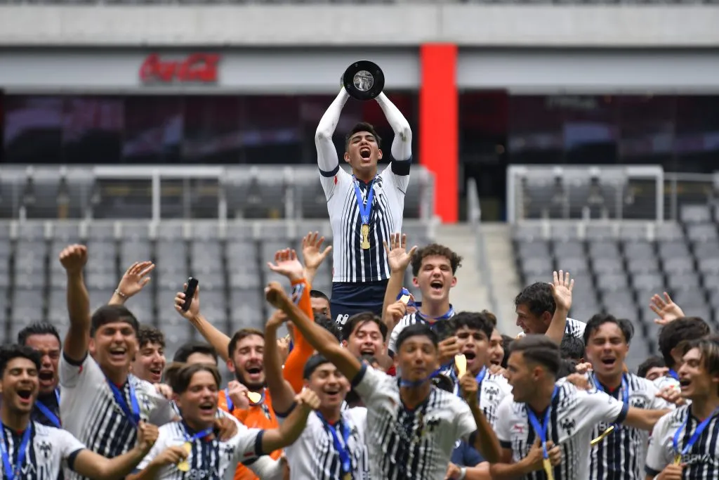 Rayados levantando el título (Imago 7)