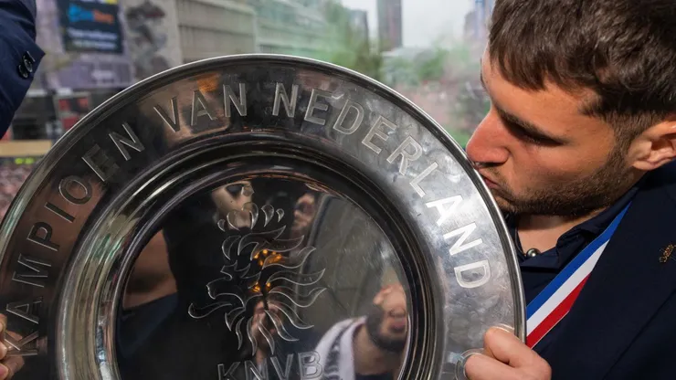 Santi Giménez registra 23 goles en la temporada con el Feyenoord.
