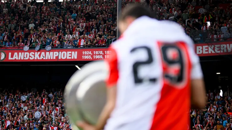 Santi Giménez registra 23 goles en la temporada con el Feyenoord.