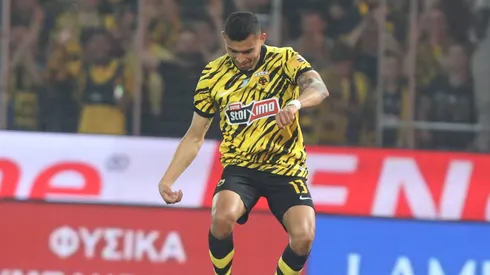 Orbelín Pineda con el AEK Atenas este fin de semana.