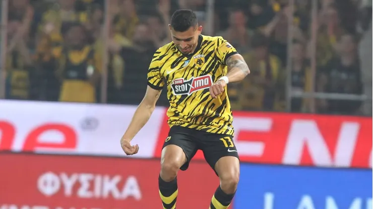 Orbelín Pineda con el AEK Atenas este fin de semana.