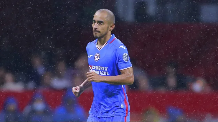 CIUDAD DE MEXICO, MEXICO - AGOSTO 20: Rafael Baca del Cruz Azul sale expulsado durante el juego de la jornada 10 del Torneo Apertura 2022 de la Liga BBVA MX en el Estadio Azteca el 20 de Agosto de 2022 en Ciudad de Mexico, Mexico. (Foto: Mauricio Salas/JAM MEDIA)