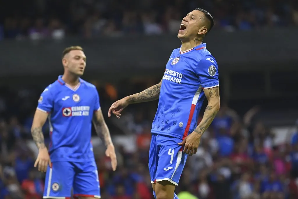Julio Domínguez en un partido de Cruz Azul (Imago 7)