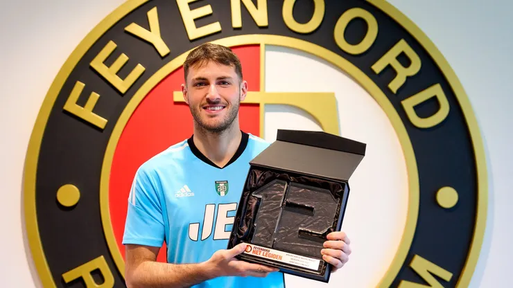 El jugador mexicano fue el más destacado del Feyenoord en el mes de marzo