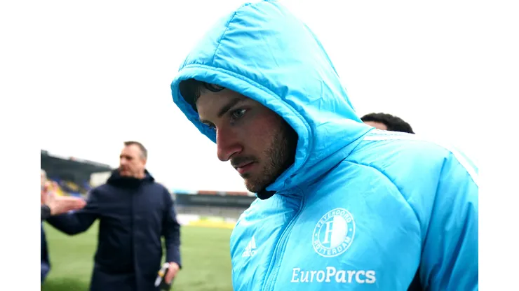El exdelantero de Cruz Azul está a un paso de titularse con el Feyenoord.