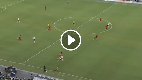 Santiago Giménez convirtió su primer gol oficial con el Tri