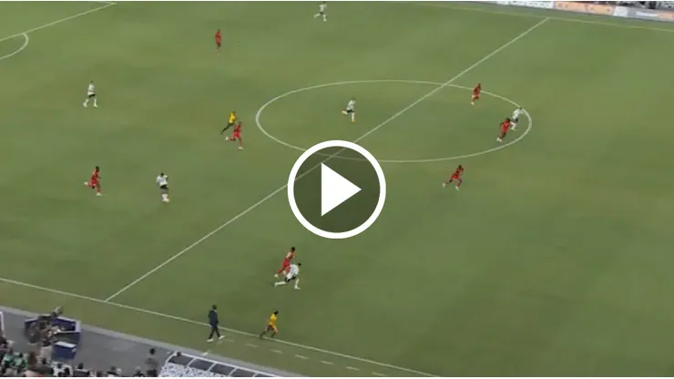 Santiago Giménez convirtió su primer gol oficial con el Tri