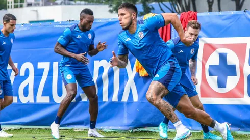 Carlos Salcedo podría debutar con Cruz Azul.