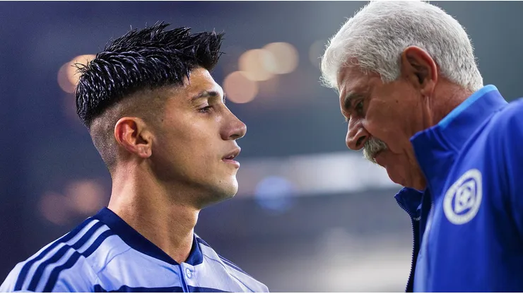 La llegada de Alan Pulido a Cruz Azul es complicada