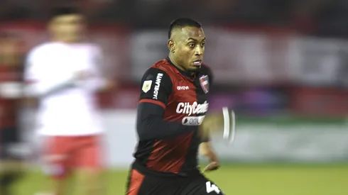 Los cementeros tienen al defensor colombiano como su principal elemento para reforzar la zaga.