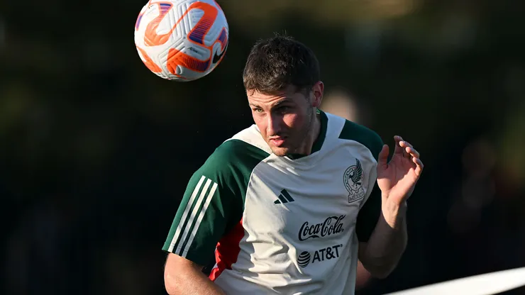 Santi Giménez tuvo una evolución futbolística notable.