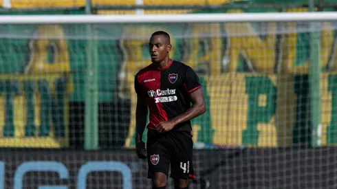 La afición de los cementeros se despachó con mensajes de bienvenida hacia el jugador colombiano.