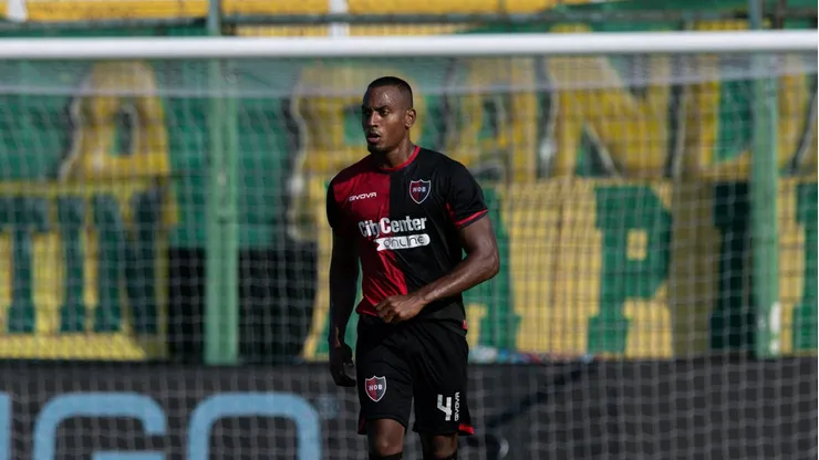 La afición de los cementeros se despachó con mensajes de bienvenida hacia el jugador colombiano.