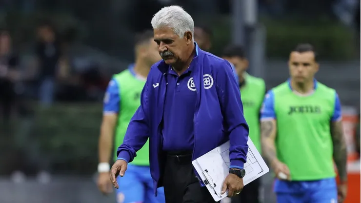 Ricardo Ferretti tendrá un equipo muy corto para el debut de Cruz Azul.