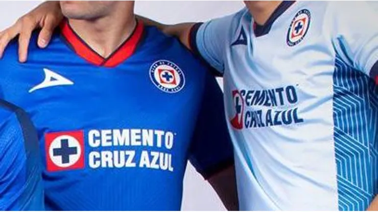 Presentaron las playeras de Cruz Azul.