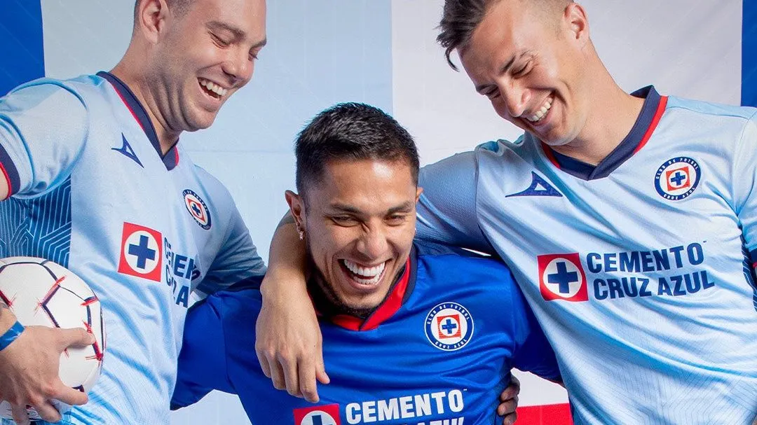 Presentadas las playeras de La Máquina. (Twitter Cruz Azul)