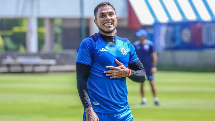 Carlos Salcedo podría debutar con Cruz Azul.