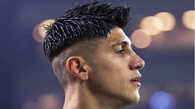 El exdelantero de Chivas de Guadalajara dejó una imagen que gustará a los cementeros.