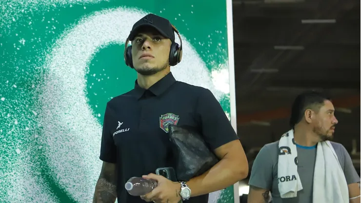 El defensor mexicano pareciera no estar del todo centrado en su rol como jugador cementero.