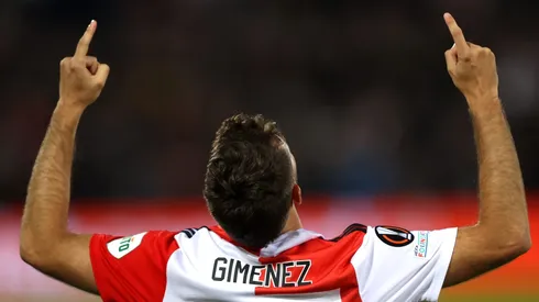 La prometida del jugador mexicano afirmó que en Europa las esposas de los futbolistas se visten distinto que en México.