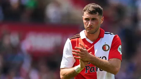 Santiago Giménez renovó con el Feyenoord hasta 2027