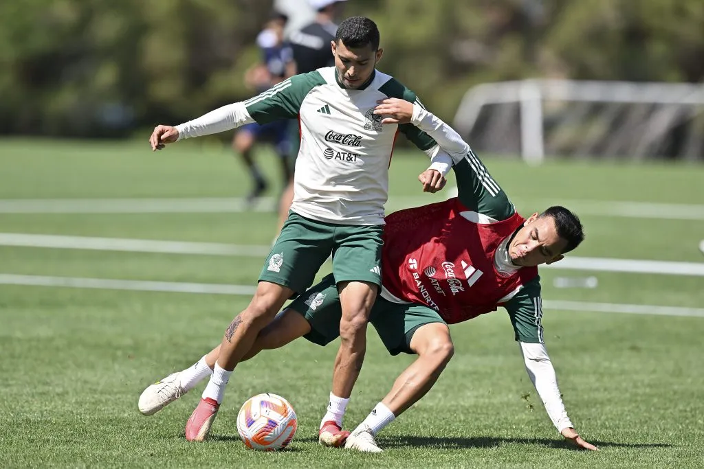 Charly, con la ropa de suplente en el entrenamiento del Tri en Las Vegas. (Imago 7)