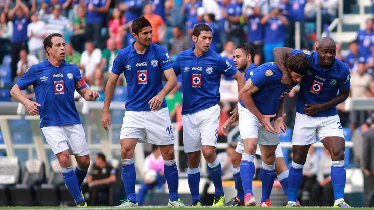 Achille Emana con Cruz Azul.