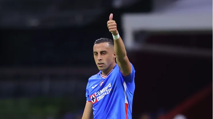 El exjugador de los cementeros se reportó en una publicación de Lotti en la que tira un guiño al uniforme de Cruz Azul.