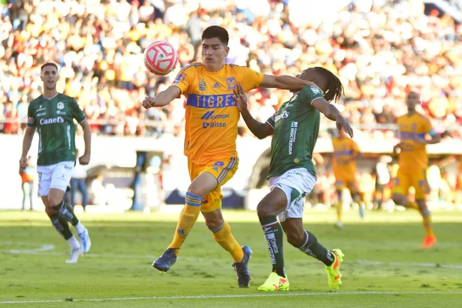 Loroña, apuntado para la lateral de Cruz Azul. (JAM Media)