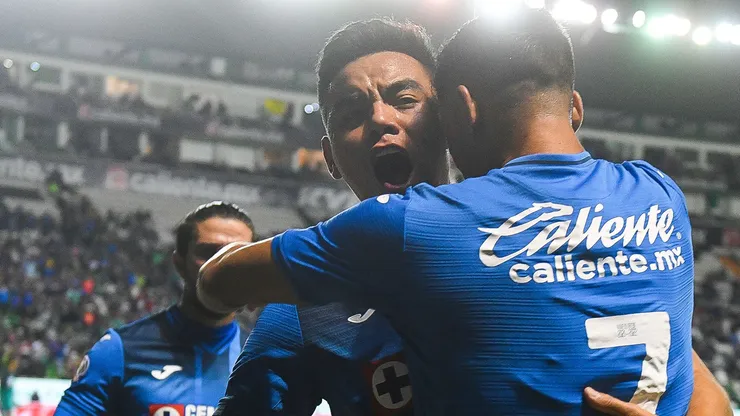 El primer equipo de Cruz Azul realiza su pretemporada en playa.