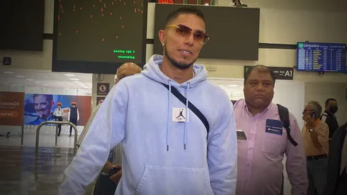 Carlos Salcedo se convirtió ene l primer refuerzo de Cruz Azul.