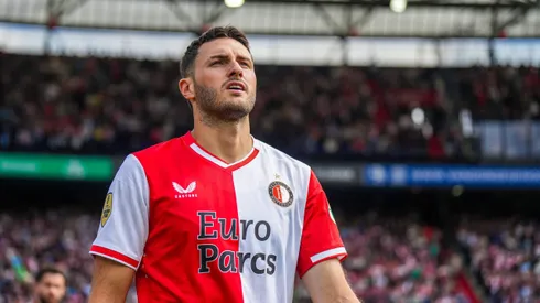 Santi Giménez renovó con el Feyenoord hasta 2027