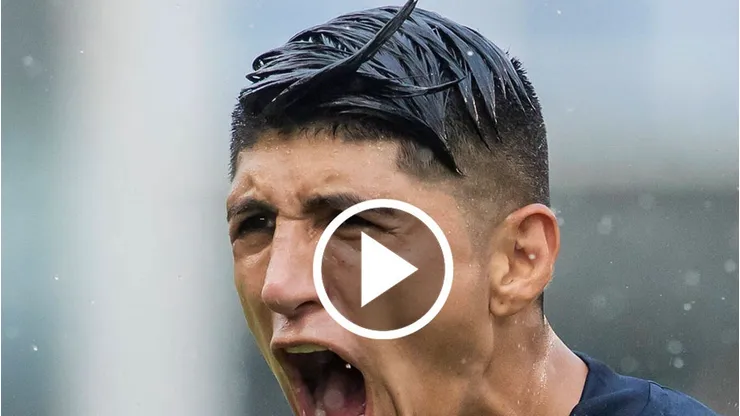 El delantero mexicano maneja una oferta de los cementeros, de Chivas de Guadalajara y de su equipo actual, el Sporting Kansas City.