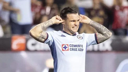 El mediocampista uruguayo sigue sin adaptarse a Cruz Azul y el club ya le busca salida.