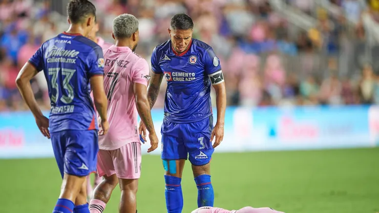 Carlos Salcedo considera que no hubo falta sobre Messi