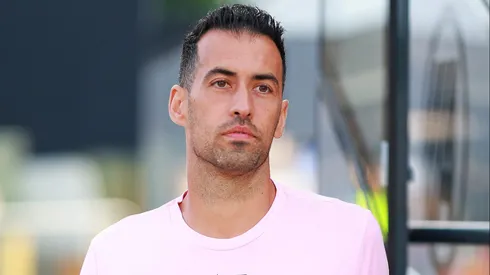 Sergio Busquets ocupa un lugar en la banca, durante el duelo de Inter Miami vs Cruz Azul.